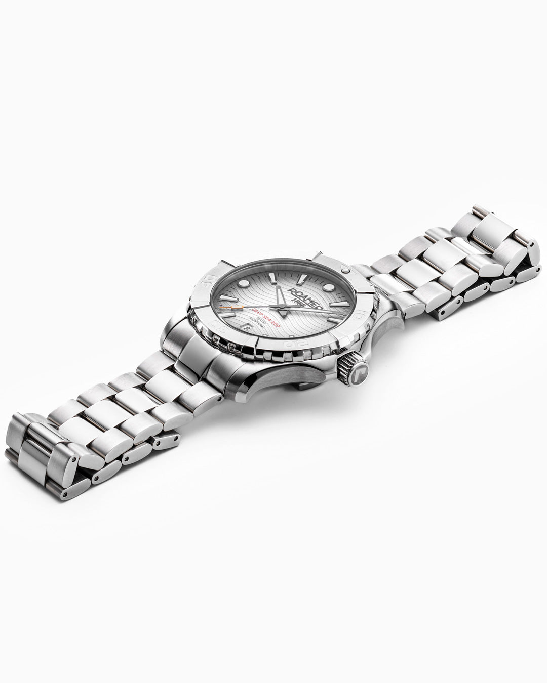 Deep Sea 200 43 mm Quartz Three-Hand Date Silver Dial Silver Bracelet Sapphire glass Stainless Steel swiss watch. Available in selected stores in POLAND.