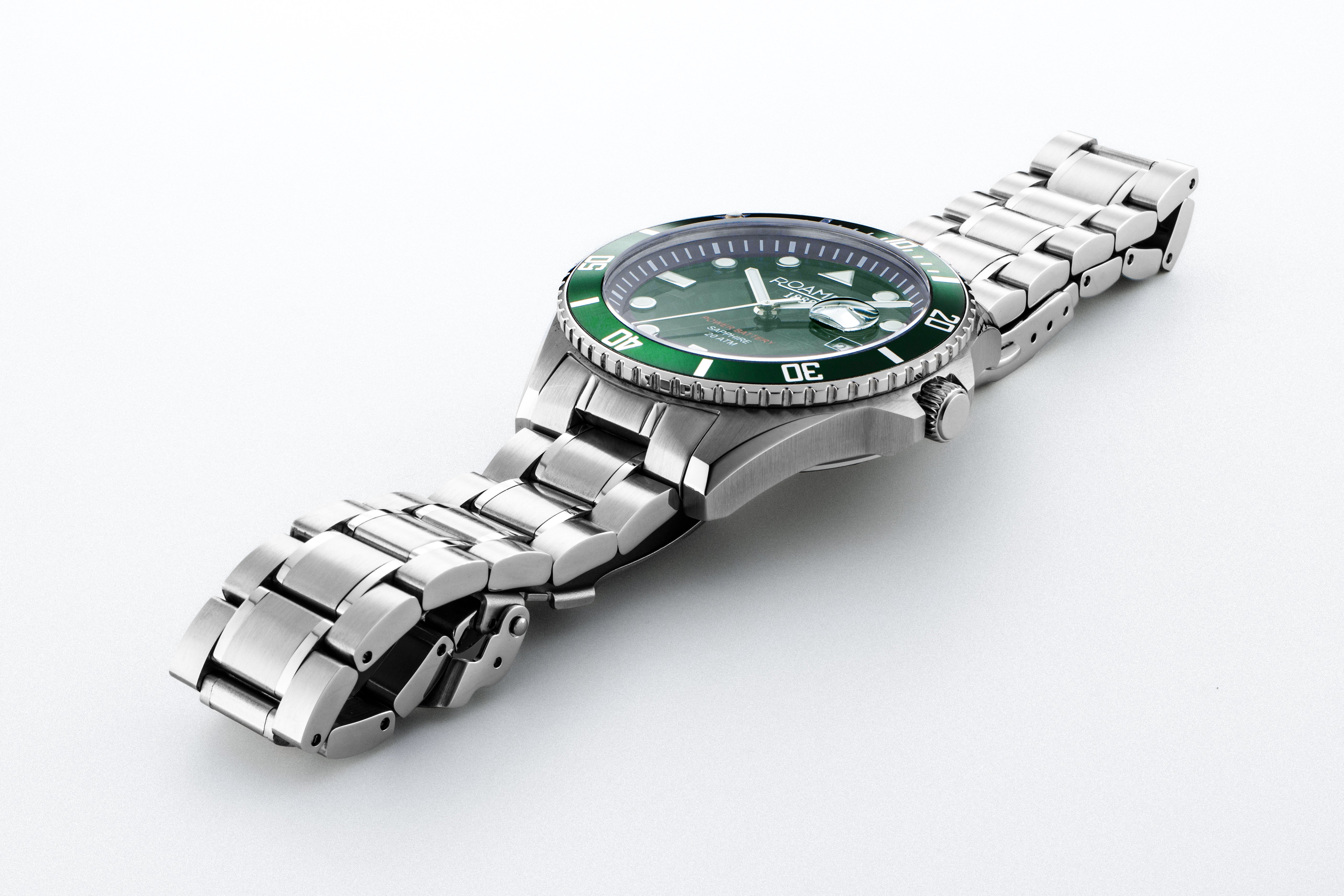 Pro Diver 200 43 mm Quartz Three-Hand Date Green Gradient Dial Silver Bracelet Sapphire glass Stainless Steel swiss watch