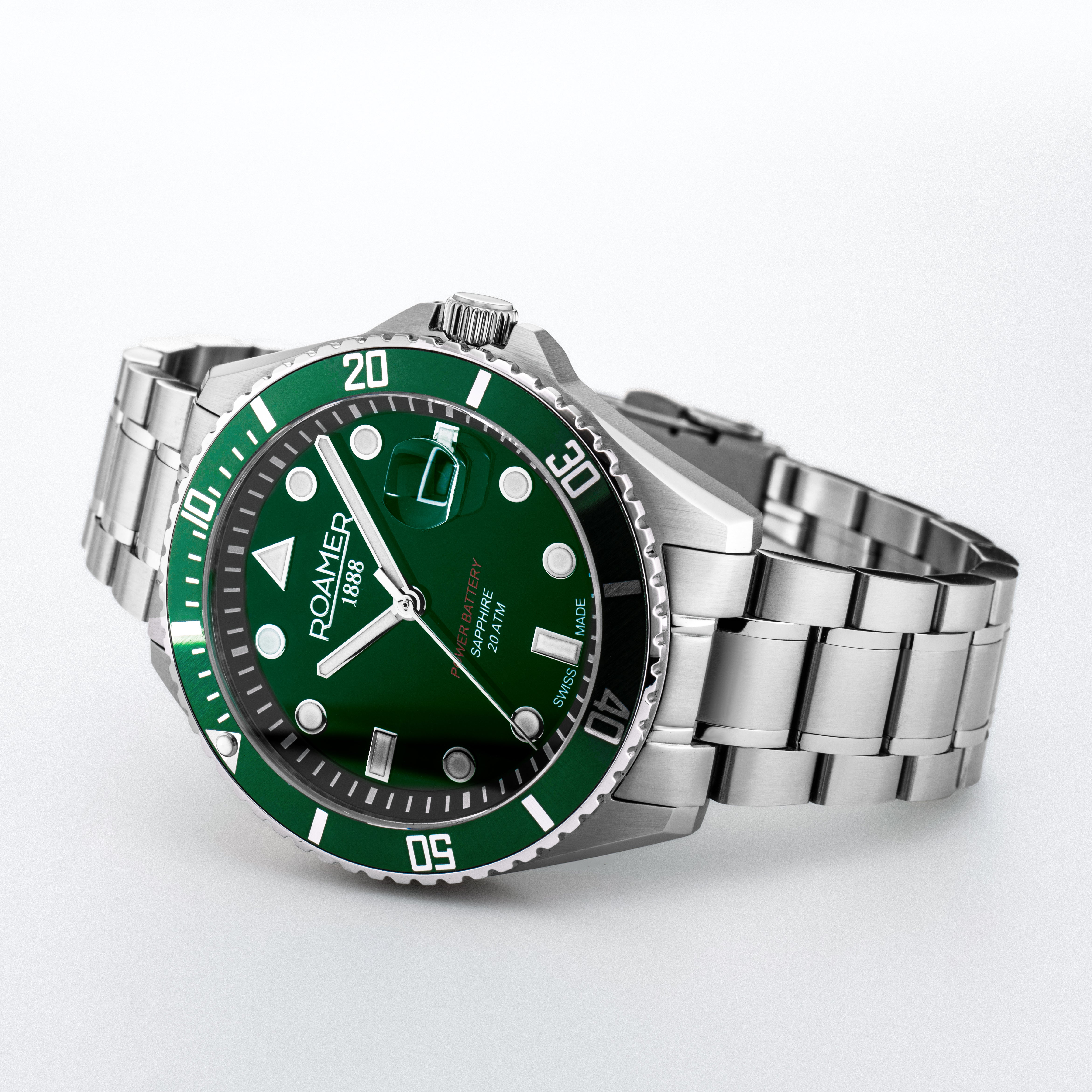 Pro Diver 200 43 mm Quartz Three-Hand Date Green Gradient Dial Silver Bracelet Sapphire glass Stainless Steel swiss watch