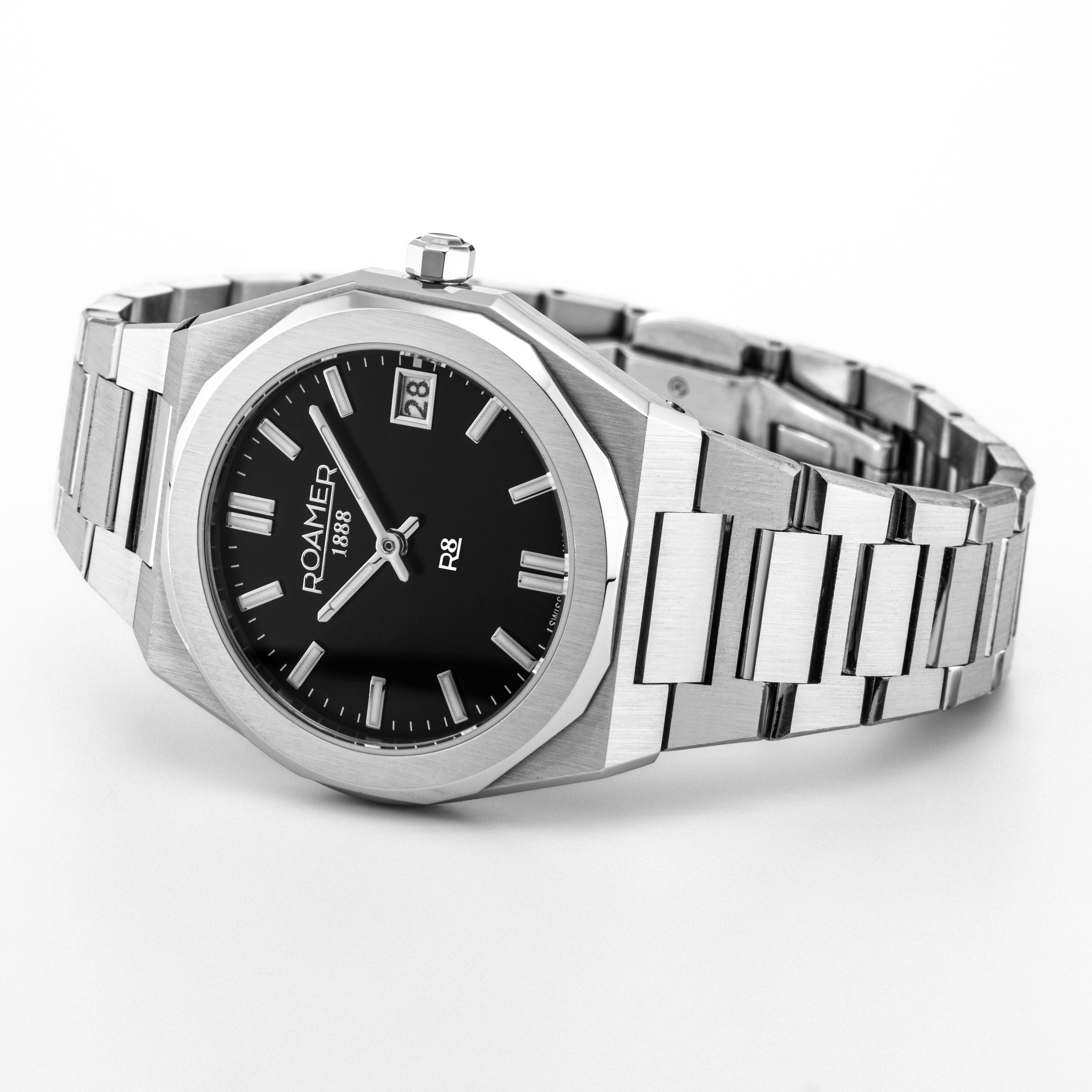 R8 Ladies 32.5mm Quartz Two-Hand Date Black Sunray Dial Silver Bracelet Sapphire glass Stainless Steel swiss watch