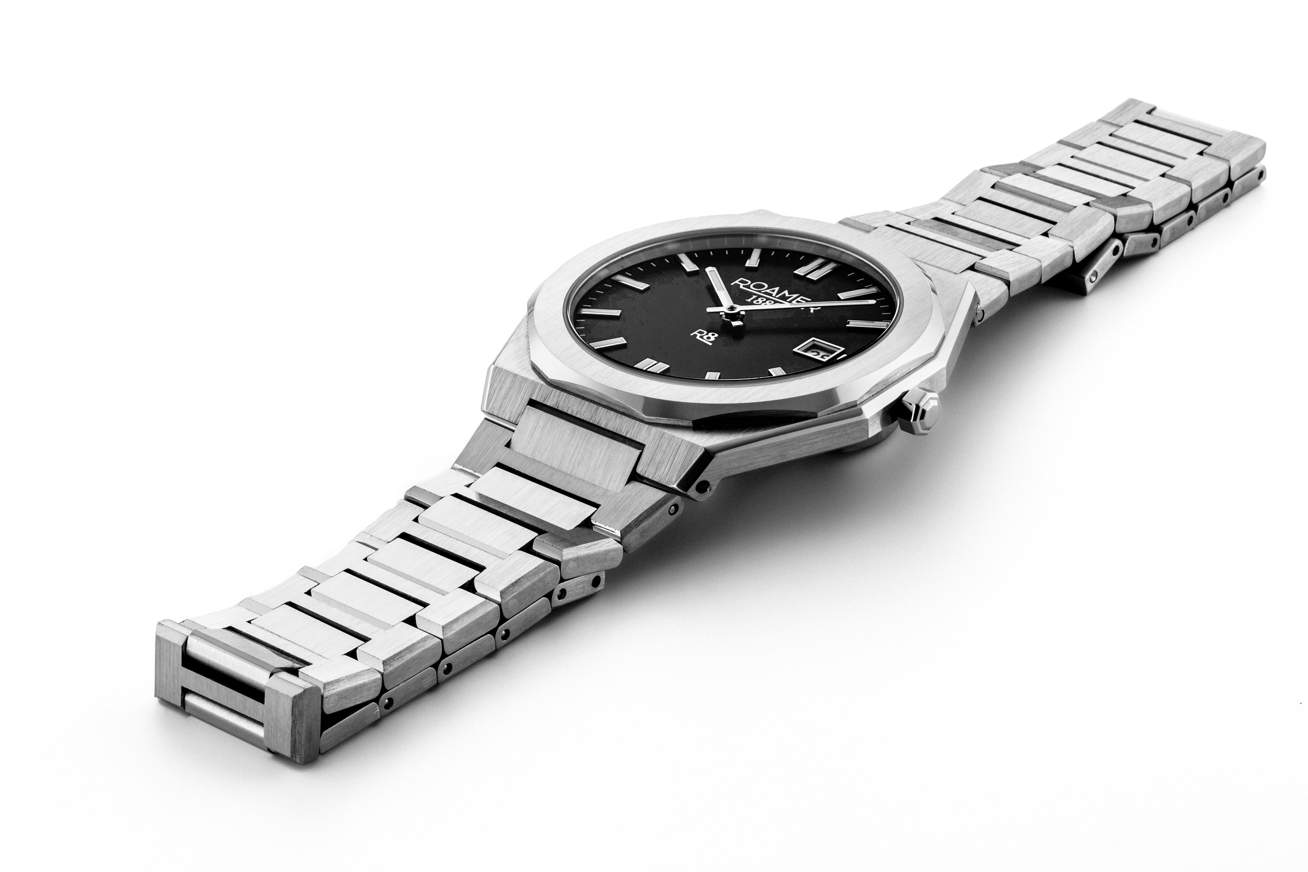 R8 Gents 41 mm Quartz Three-Hand Date Black Sunray Dial Silver Bracelet Sapphire glass Stainless Steel swiss watch