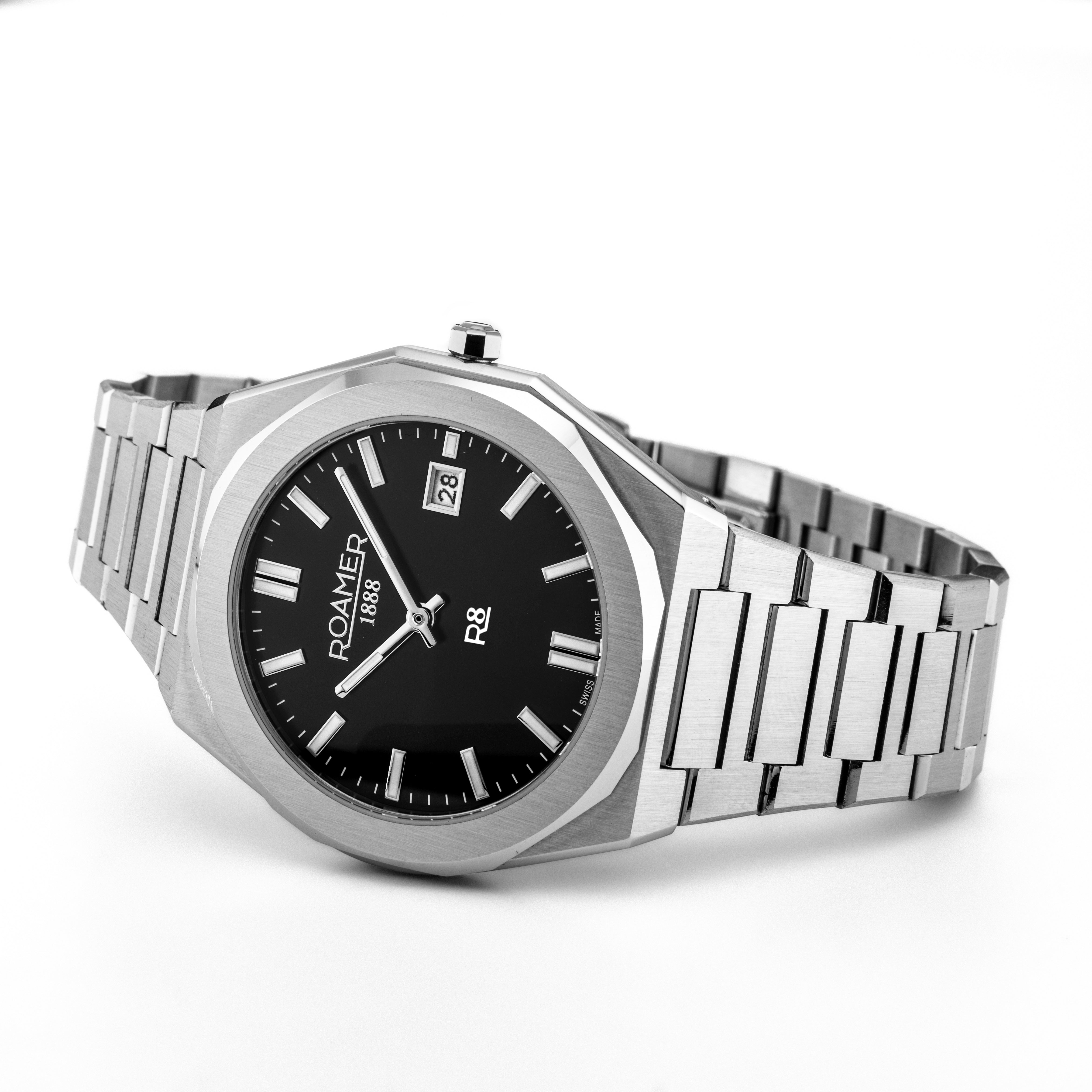R8 Gents 41 mm Quartz Three-Hand Date Black Sunray Dial Silver Bracelet Sapphire glass Stainless Steel swiss watch