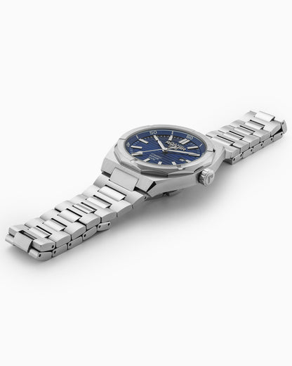 Stingray 42 mm Quartz Three-Hand Date Blue Dial Silver Bracelet Sapphire glass Stainless Steel swiss watch