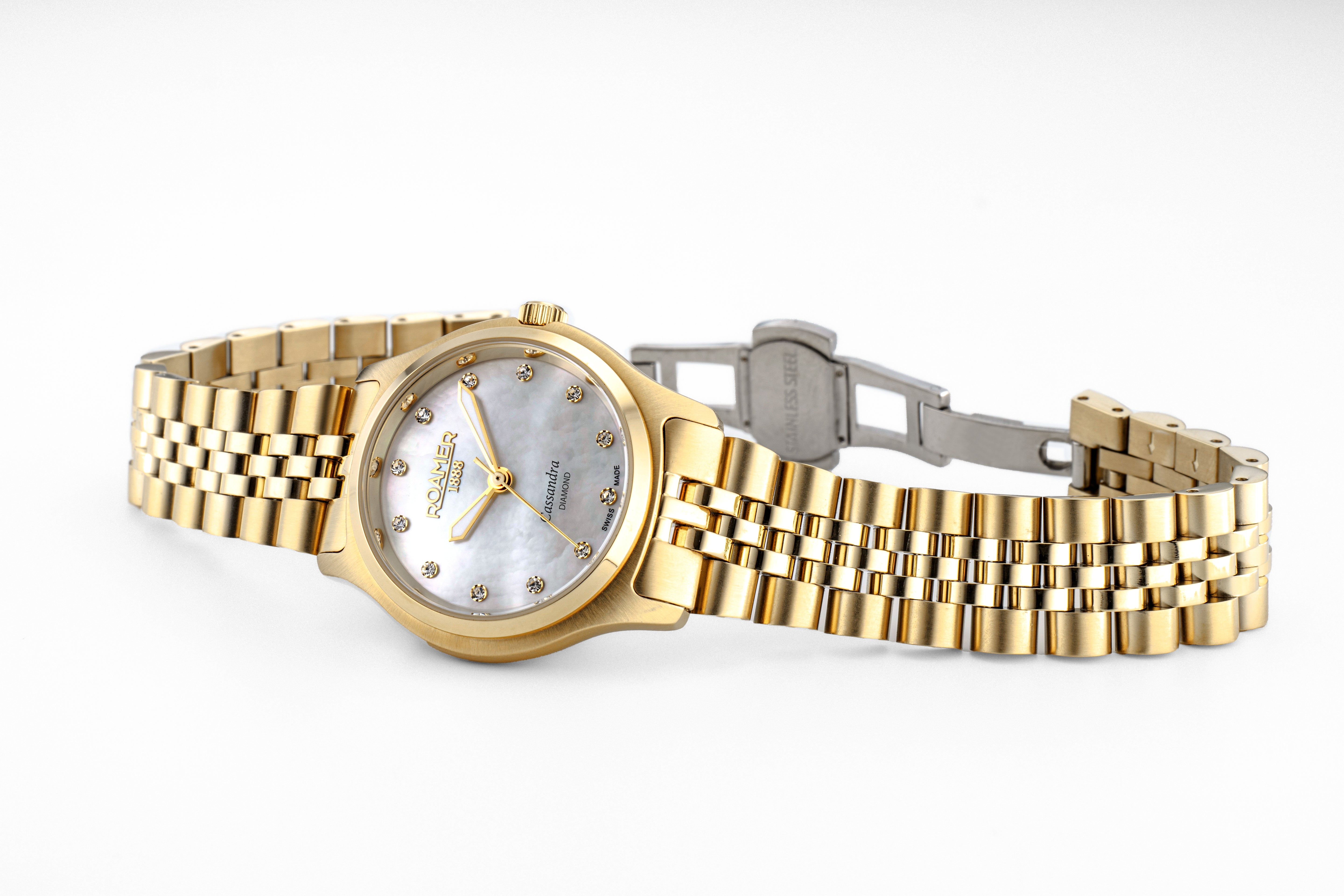 Cassandra Diamond 31 mm Quartz Three-Hand White Dial Gold Bracelet Sapphire glass Stainless Steel swiss watch