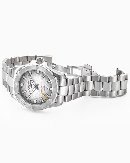 Deep Sea 200 43 mm Quartz Three-Hand Date Silver Dial Silver Bracelet Sapphire glass Stainless Steel swiss watch. Available in selected stores in POLAND.