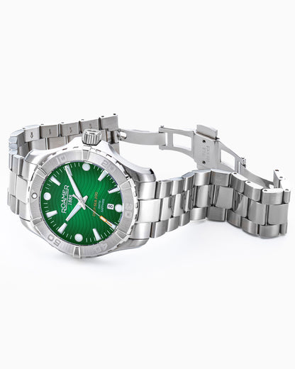 Deep Sea 200 43 mm Quartz Three-Hand Date Green Dial Silver Bracelet Sapphire glass Stainless Steel swiss watch