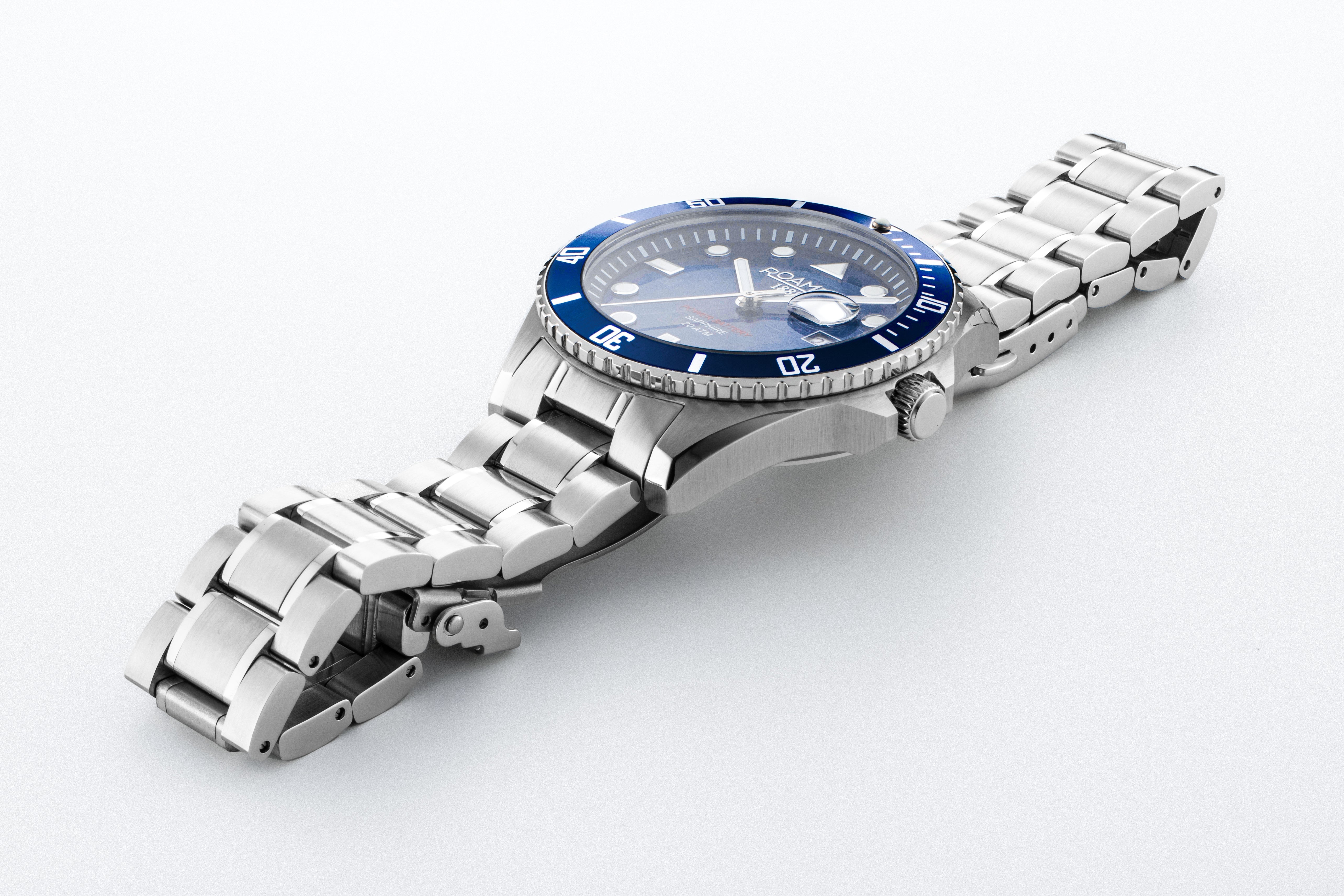 Pro Diver 200 43 mm Quartz Three-Hand Date Blue Gradient Dial Silver Bracelet Sapphire glass Stainless Steel swiss watch