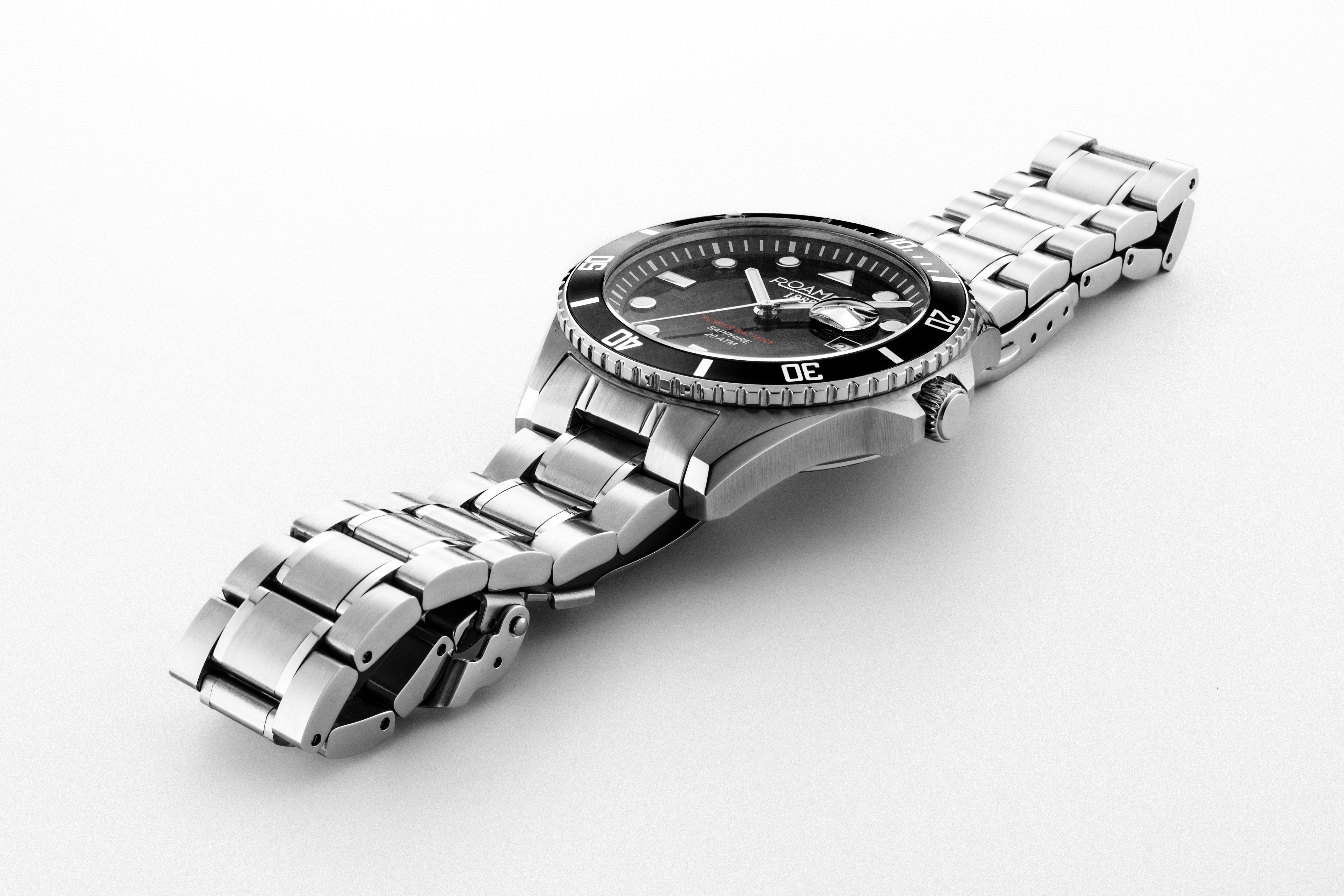 Pro Diver 200 43 mm Quartz Three-Hand Date Black Gradient Dial Silver Bracelet Sapphire glass Stainless Steel swiss watch