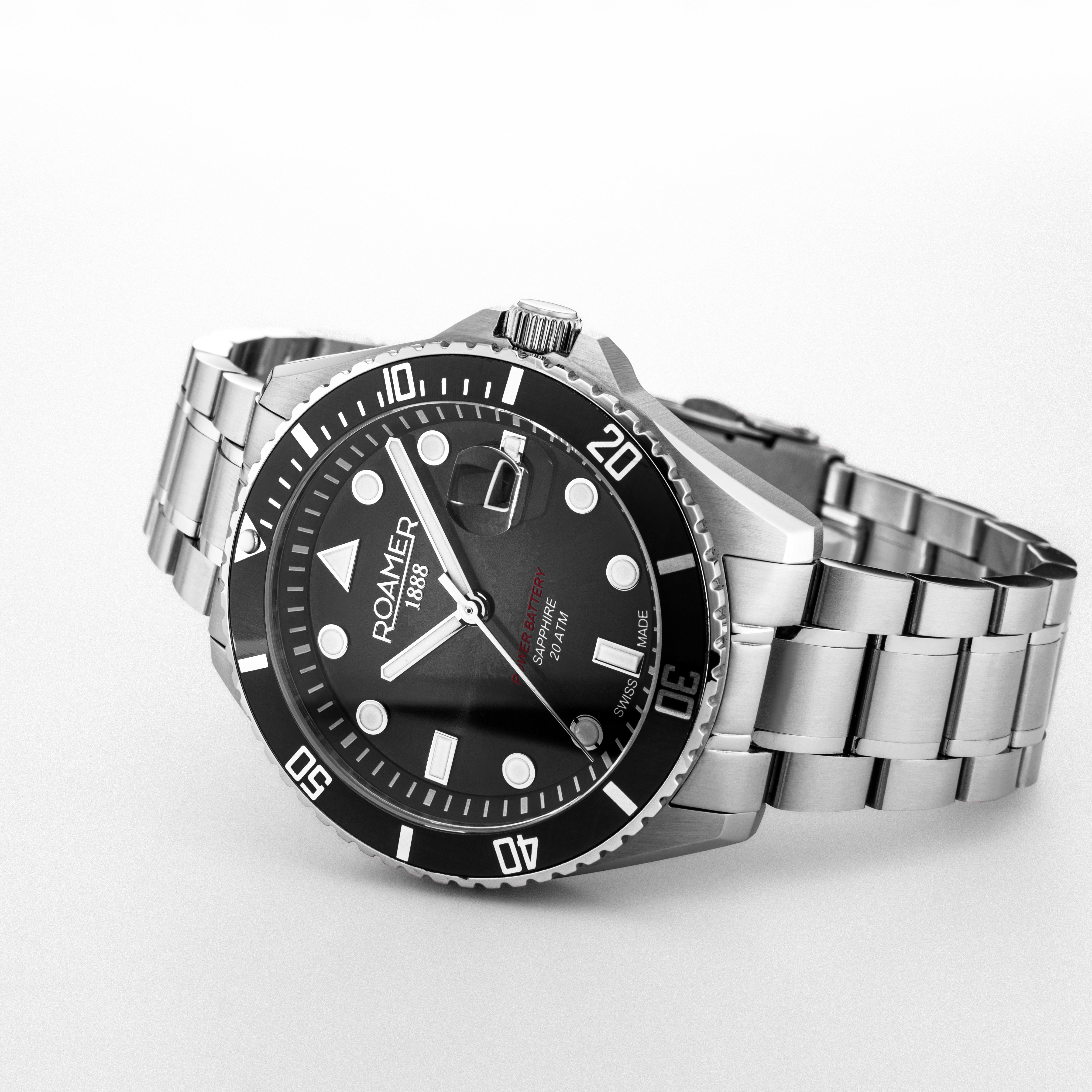 Pro Diver 200 43 mm Quartz Three-Hand Date Black Gradient Dial Silver Bracelet Sapphire glass Stainless Steel swiss watch