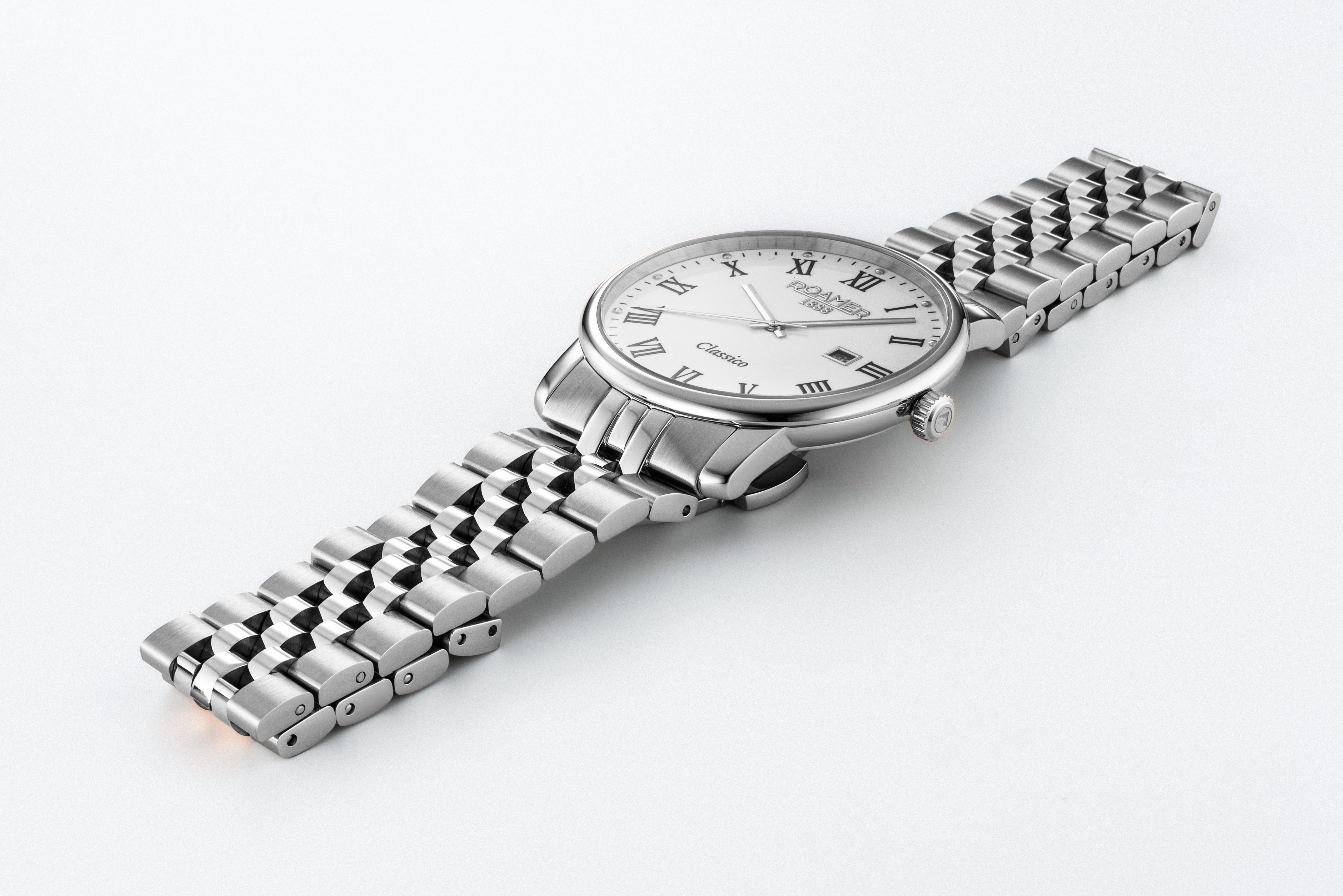 Classico Gents 40 mm Quartz Three-Hand Date White Dial Silver Bracelet Sapphire glass Stainless Steel swiss watch