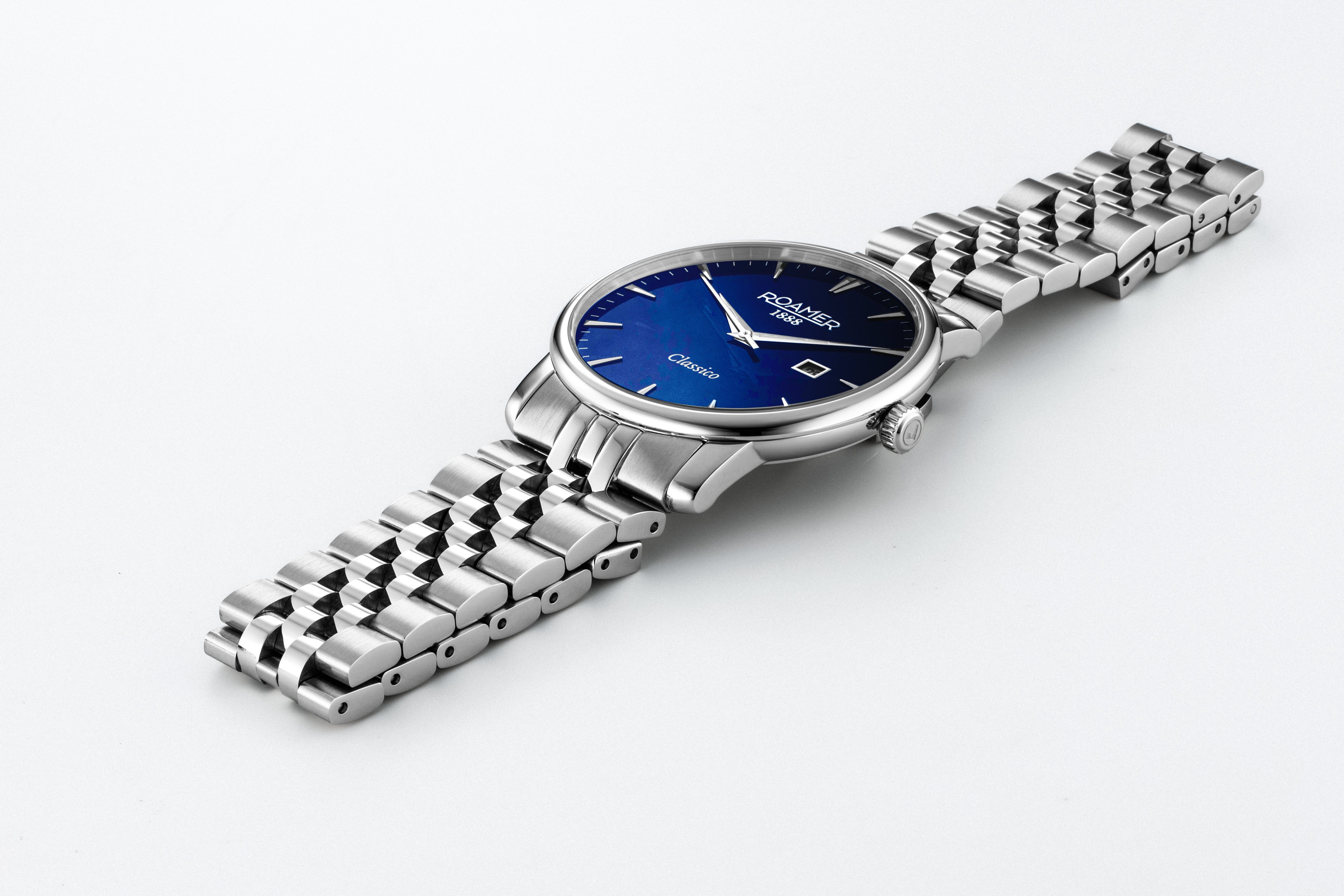 Classico Gents 40 mm Quartz Three-Hand Date Blue Sunray Dial Silver Bracelet Sapphire glass Stainless Steel swiss watch