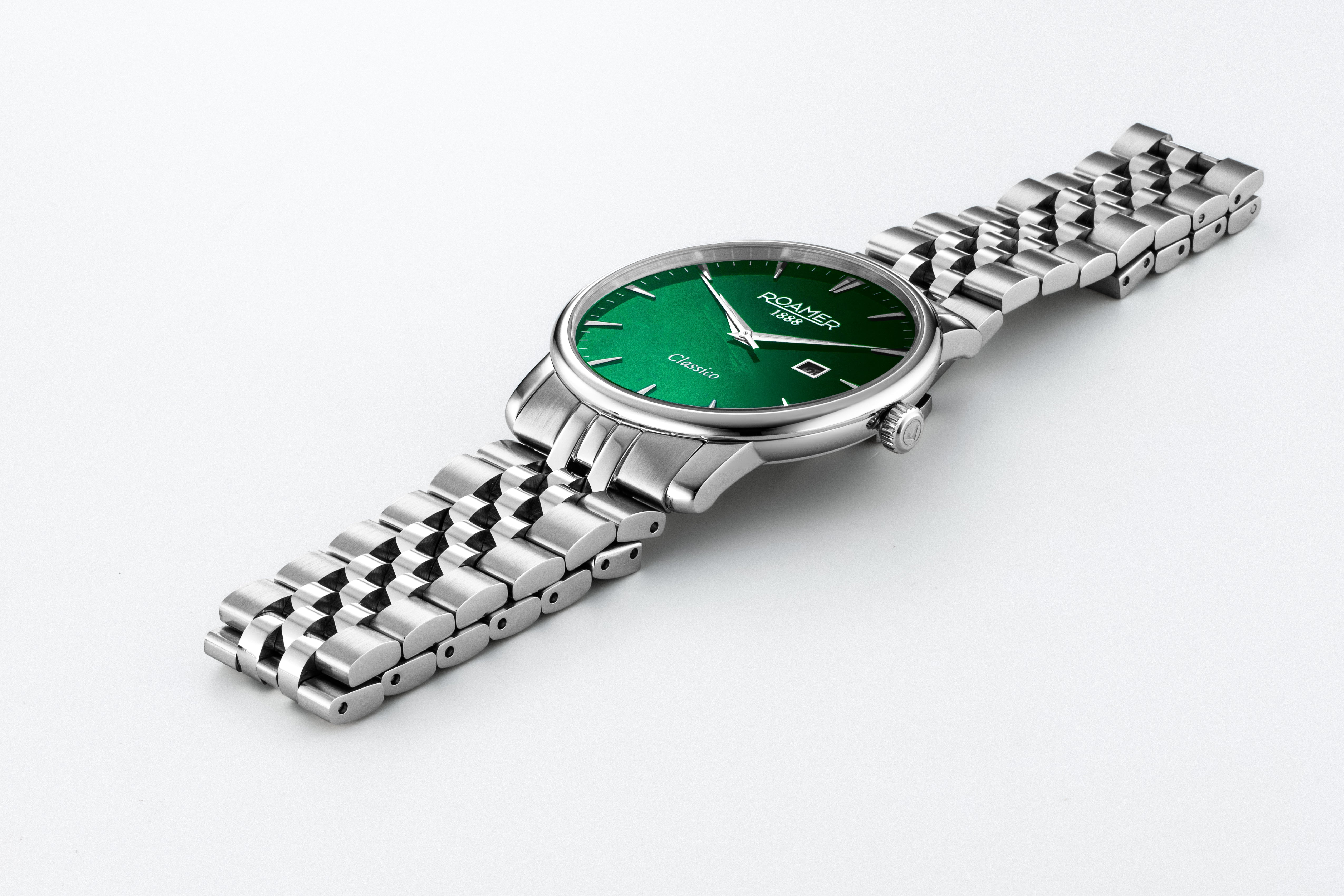 Classico Gents 40 mm Quartz Three-Hand Date Green Sunray Dial Silver Bracelet Sapphire glass Stainless Steel swiss watch