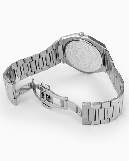 R8 Gents 41 mm Quartz Three Hand Date Black Dial Silver Bracelet Sapphire glass Stainless Steel swiss watch