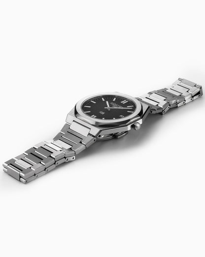 R8 Gents 41 mm Quartz Three Hand Date Black Dial Silver Bracelet Sapphire glass Stainless Steel swiss watch